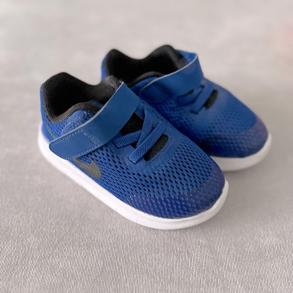 Child Nike shoes - Picture 3 of 5